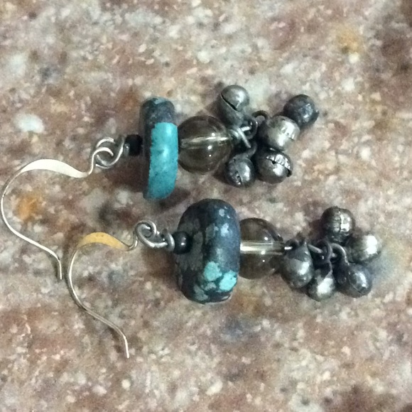 Beautiful Statement Necklace w/ Matching Earrings - Picture 2 of 9